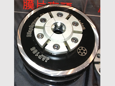 回轉型氣壓膜片夾頭